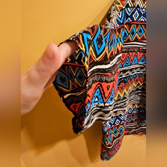 MIX AND MATCH 5/25$ Revolution & Co. Top - Picture 5 of 6